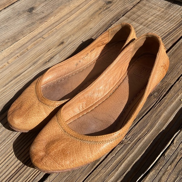 Frye Carson Ballet Flats | Women’s 6.5 B | Distressed Leather Slip-On Shoes - Picture 10 of 16